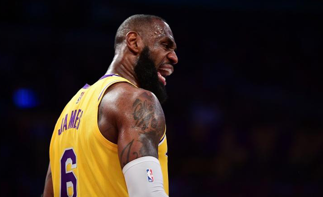  詹姆斯里程悲达成四万分，湖人加时惜败掘金  